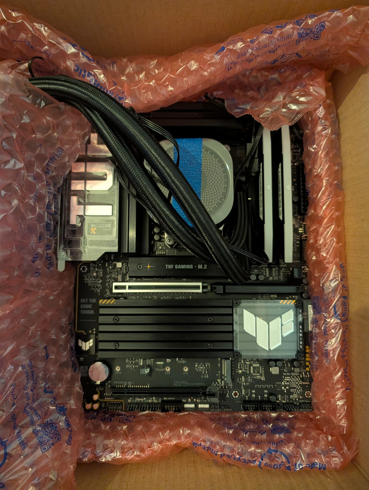AMD Ryzen 9 9900X3D ASUS TUF X870-PLUS WiFi 32GB DDR5 6000MHz 240mm AIO Bundle
